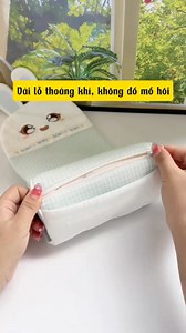 Gối Định Hình Đầu Thông Minh Cho Bé 👉 ĐẶT HÀNG NGAY: https://www.nanashop.site/goidhfb3 --------------------------------------- ✔️ Thiết kế thông minh: Gối có 2 thanh chặn hai bên giúp cố định tư thế nằm của bé, dễ dàng điều chỉnh theo từng giai đoạn phát triển. ✔️ Chất liệu cao cấp: Làm từ vải cotton mềm mại, thoáng khí, êm ái tuyệt đối – an toàn và dễ chịu cho làn da nhạy cảm của trẻ sơ sinh. ✔️ Phù hợp cho bé từ 0 – 3 tuổi: Hỗ trợ định hình đầu hiệu quả, giúp bé có giấc ngủ ngon và phát triể