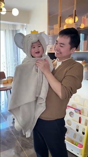 This little elephant bath towel is so cute!Wrap it up immediately after taking a shower.So cute