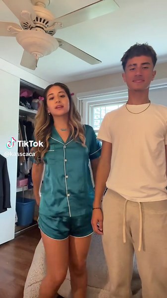 Stylish Prom Dress Ideas for a Bodyguard Look