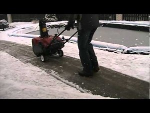 Toro Powerclear 210E Cold Start And Snowblow