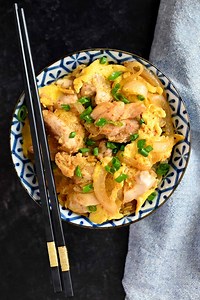 Oyakodon (Japanese Chicken and Egg Bowl) - Gluten Free, Whole30, Low Carb