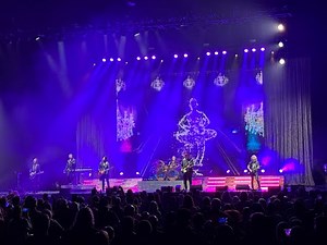 11.11.25 - Styx and Loverboy Concert - Grand Forks Alerus Center