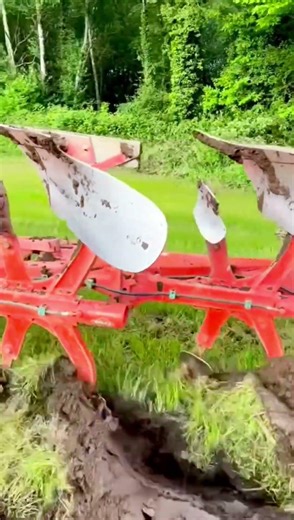 John Deere Tractor Plowing in the field #usatractor #farmequipment #johndeere