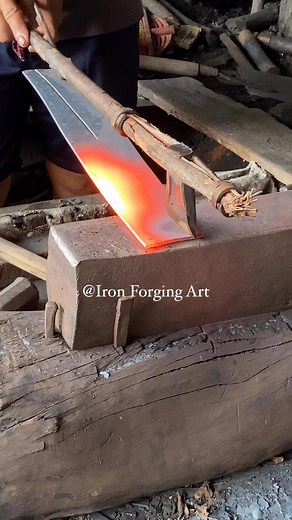 peek into how a blacksmith craftsman shapes a metal material before it becomes a beautiful masterpiece #blacksmith #blacksmithindonesia #blacksmithcraft #MetalworkArt #blacksmithtools #blacksmithing #europa #travel #forging #KnifeChallenge | Iron Forging Art