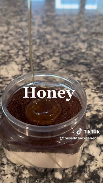 DIY Coffee Scrub 😍 Will have your skin sooo smooth ! Ingredients: Sugar Coffee Honey Body Wash Lemon Juice Coconut oil - - - #fyp #coffeescrub #bodyexfoliator #diy #skincare