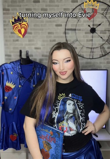turning myself into Evie 💙👑 #evie #disneydescendants #descendants2 #descendants3 #rottentothecore @Disney Descendants @Disney Music @Disney Channel @SofiaCarson
