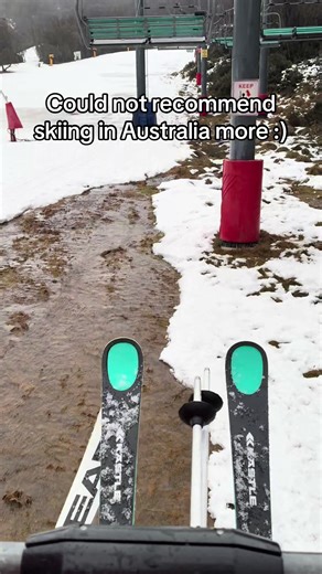 Didn’t think anywhere could be more wet and grey than the UK… Jk it’s not always like this and I do actually recommend skiing in Aus :)) #skiinstructor #australia #fyp