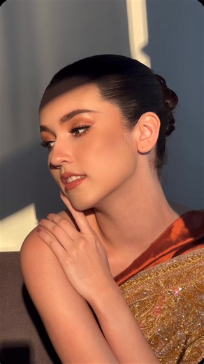 FORCEMAKEUPARTIST on Instagram: "Queen 🫅🏻 Makeup @force.makeup Hair @nine.hair_ Photo @mykwang46 Model @bellagregoryy Outfit& stylist @finaleweddingstudio_co.ltd @wpalmize Stylist Assistant @suntii_ngi @wansillakun @songvika.th @ppiakpoon"