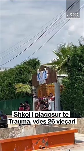 I plagosuri me armë zjarri që u dërgua në Spitalin e Traumës ka ndërruar jetë. Ai është identifikuar si Ardian Baloshi, 26 vjeç, i cili mbeti i plagosur në rrethana ende të paqarta në zonën e Paskuqanit, te rruga Dervish Luzha. Dyshohet se konflikti mes autorit dhe viktimës të ketë nisur për motive banale. 26-vjeçari u paraqit në Spitalin e Traumës me plagë nga arma e zjarrit, por përpjekjet e mjekëve për ta shpëtuar jetën e tij nuk dhanë rezultat, duke konfirmuar vdekjen e tij. Grupi hetimor i 