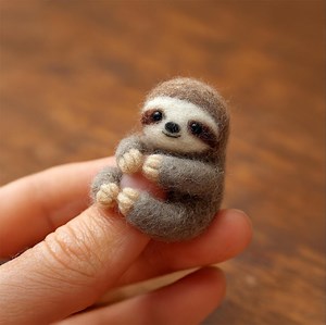 Handgefertigtes Nadelgefilztes Faultier aus Wolle zum Filzen - Etsy.de