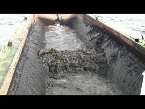 Split Barge Corksand - Discharging at sea