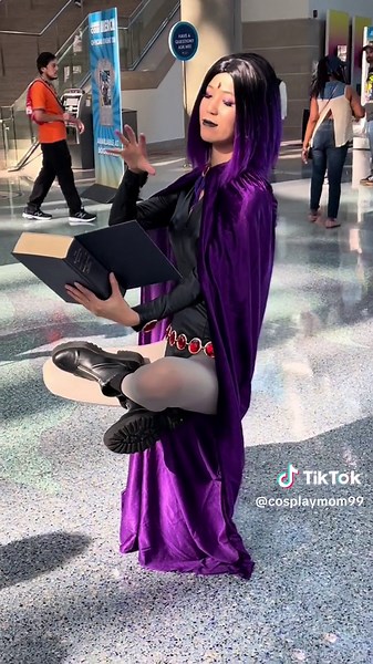 #raven #teentitans #cosplay #illusioncostume #losangelescomiccon #losangelescomiccon2024 #dccomics #magic #ravencosplay #teentitanscosplay