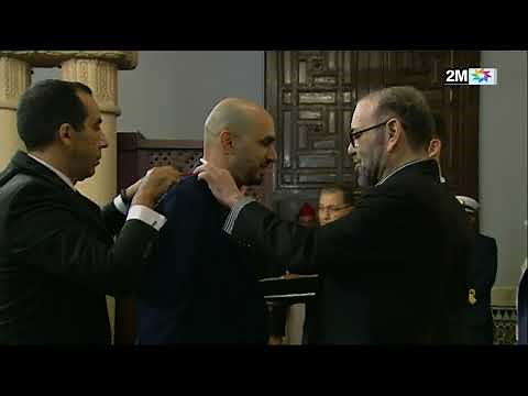 جلالة الملك محمد السادس يستقبل أعضاء المنتخب الوطني لكرة القدم ويوشحهم بأوسمة ملكية