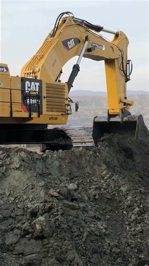 Raw Power Unleashed: Cat 988K Wheel Loader! 🔥💪
