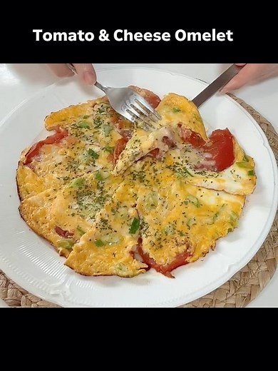 The "Weight-Loss Tomato Cheese Omelet" You'll Want to Eat Every Morning