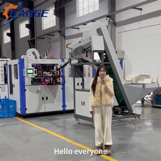 BG-4000 ：4 cavity full automatic blowing machine Continuous rotation ensures uniform heating temperature Automatic alarm #bottleblowingmachinemanufacturer #petbottleblowingmachine #bottelmakingmachine #bottleblowingmachine