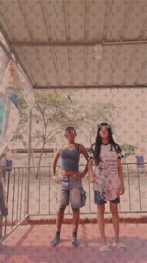 Videos de Alix 👾tvr (@alix.tvr4) con “original sound - Fun Memes and dancing”