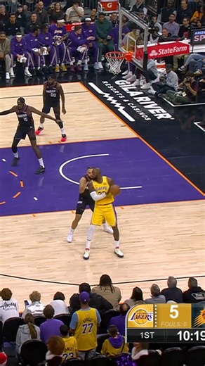 LeBron James with the smooth off-the-glass middy 😤 📺 Watch live NBA games on Free to Air on One Sports available on Channel 41. Also available for free via the CignalPlay App! #NBAPhilippines #NBAHighlights #NBAonOneSports | NBA Philippines