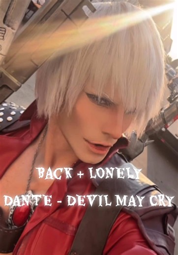 Dante en Devil May Cry: Solo y Azul