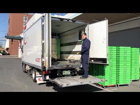パワーゲートで荷降ろし作業