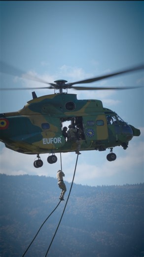 Rumunska Avijacijska jedinica u sastavu EUFOR-a obavila je 16. oktobra niz zajedničkih aktivnosti u sklopu obuke sa pripadnicima specijalnih snaga Državne agencije za istrage i zaštitu (SIPA). Cilj ove vježbe bio je da se poboljšaju tehnike ubacivanja i izvlačenja snaga uz korištenje procedura brzog spuštanja i podizanja konopcem iz letjelice. Tokom obuke, helikopterske posade i specijalci SIPA uvježbavali su kompleksnu koordinaciju između letjelice i snaga na zemlji (zrak-zemlja), jačajući na t