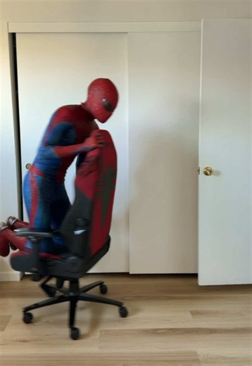 new @secretlab chair just in time for my new place :) #spiderman #secretlab #gamingsetup