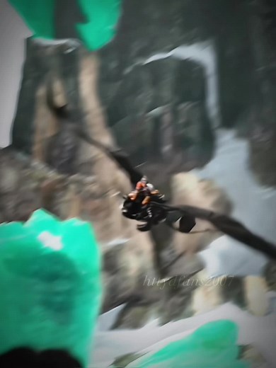 The first one he’s not so much landing but it’s still super cool #fypシ #fyp #foryoupage #httydfans2007 #toothless #nightfury #hiccup #howtotrainyourdragon @skyleecozart