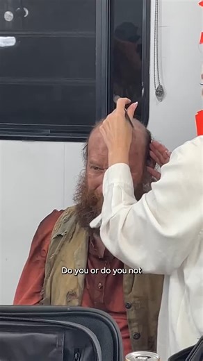 Xfinity | When the WIFI is BOOMING, but so is your contour 💅 (shout out to Streamin’ Pete from our latest commercial) | Instagram