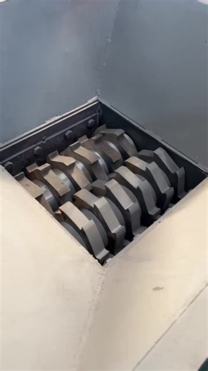 plastic shredder. plastic crusher. plastic recycling machine. aluminum shredder crusher machine.