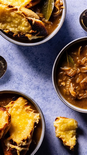 🥣 🧅 No fluff, just loads of flavour, this soup is a proper feed in a bowl. Caramelised onions, beefy broth, and a chunky slab of cheesy toast on top - that’ll warm you up. Ingredients: 5 large onions 4 Tbsp Westgold Salted Butter 1 tsp sugar 2 cloves garlic, crushed ½ cup white wine 2 Tbsp flour 1 litre beef stock 1 bay leaf 2 sprigs thyme Salt and pepper Topping: 8 slices of crusty bread, toasted Butter for spreading 1 cup gruyere cheese, grated Method To make the soup: Halve the onions and c