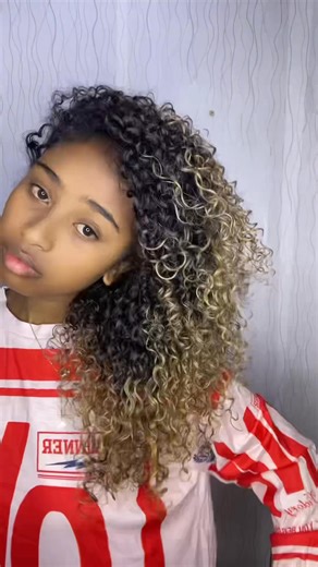 ⁉️ Ilay volo vo mifoha miaraka amin’ny bonnet en satin mila alamina kely . ➡️ Jereo ny vidéo fa toy izao fanaovana anazy . 🌹 Élixir extra pousse averina ahosotra amin’izay mangirana tsara ny volo 🥰 | So Curly MG