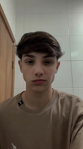 Body Language Communication Techniques Explained