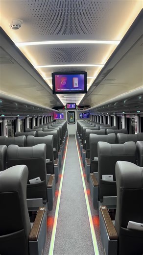 Joyful ride with king of northern . IF : Argo Bromo Anggrek 1 . #keretaapiindonesia #argobromoaanggrek #kai121 #2025 #ayonaikkereta