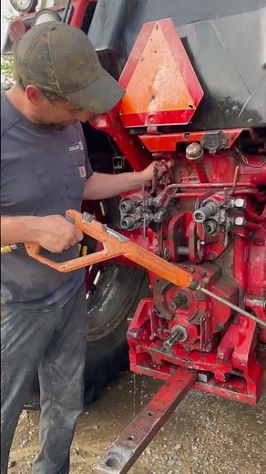 Troubleshooting on the IH 1486 #tractor #farming #farm #farmlife #agriculture