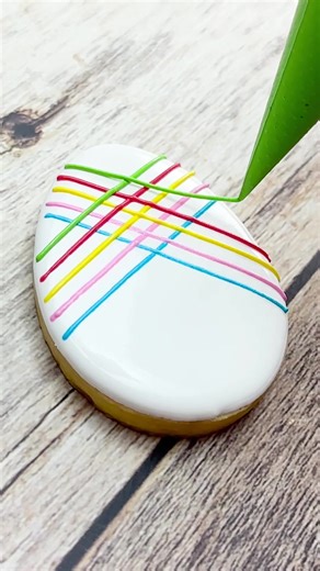 A Simple And Sweet Pattern For Easter 🎨🥚 #Easter #cookiedecorating #satisfying #royalicing #icingcookies