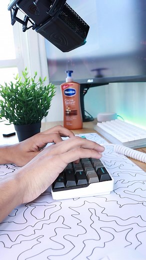 You can check out the kemove snowfox with the link in my bio #carterpcs #tech #techtok #gaming #gamingkeyboard #asmr #keyboardasmr #pcgaming