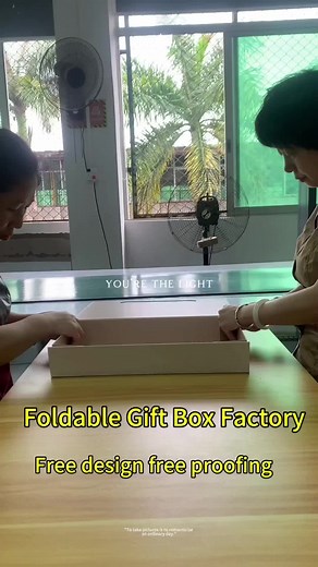 Creative Foldable Magnetic Gift Box with Handle for cakes, it also suitable for fruits, candy, chocolate, catering business etc. #foldablebox #foldingbox #giftbox #giftboxcustom #custombox #giftboxfactory #packagingbox