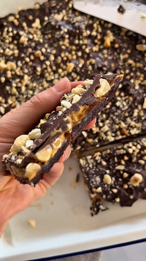 129K views · 20K reactions | A Ferrero-inspired date bark 﫨...