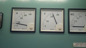 28K views · 281 reactions | Two lamps bright one light dim on the 220v feeder panel ️⚓ As a Master Engineer, advice your junior engineer/watch keeper on what steps to take when this condition is observed in ECR... | Master Engineer Fix | Facebook