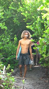 Discovering an incredible surf 🏄 and a deeper connection to nature🌿. Costa Rica offers an array of surf breaks, from beginner-friendly waves to challenging barrels at Playa Avellanas, promising thrilling rides and unforgettable experiences. Join us on this surf adventure, where the memories of epic rides, shared laughter, evening bonfires and the beauty of Costa Rica 🦜 remain etched in every heart. Book in our web 👉www.dreamsea.com/costarica-avellanas/ | Dreamsea Surf Camp