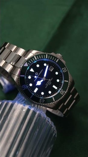 Deep Green Vibes: The Dive Watch That Steals the Show 🟢⌚