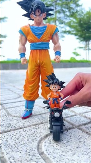 Toy Goku alone and chases vegeta away