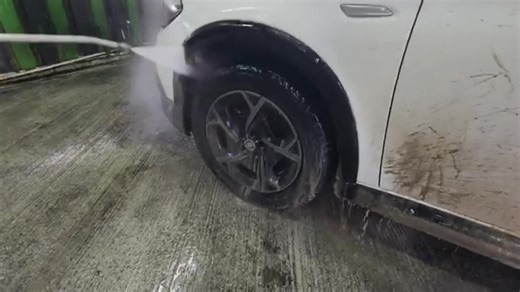 Satisfying car rinse with pressure washer and pre wash to remove the winter salt and dirt. ASMR