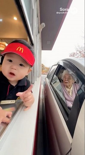 ドライブスルーを注意する赤ちゃん#sora2 #赤ちゃん #おばあちゃん
