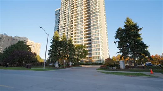 Joette Fielding Real Estate Group on Instagram: "A view you’ll never get tired of ✨ Welcome to 550 Webb Drive #2603 — a stunning upper-level condo in the heart of Mississauga with sweeping skyline + lake views you’ll love from sunrise to sunset. 🌇 This 2 bedroom, 2 bathroom suite offers: ✔ Spacious open-concept living + dining ✔ Updated kitchen with plenty of storage ✔ Floor-to-ceiling windows with incredible natural light ✔ Large primary bedroom with ensuite ✔ In-suite laundry + parking ✔ Reso