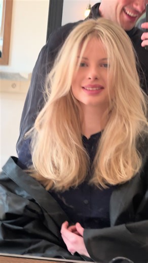 Balayage blond naturel inspiré par l’élégance intemporelle de Carolyn Bessette. Lumineux, chic et sans effort. ✨ 💄 @Embla #balayageblond #hairtok #coiffeur #blondebalayage #pourtoi@Dyson France @David Lucas Paris