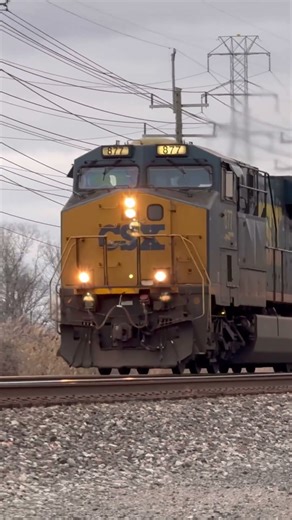 CSX B118 heading into Cleveland Ohio #railroad #railway #railfan #train #csx
