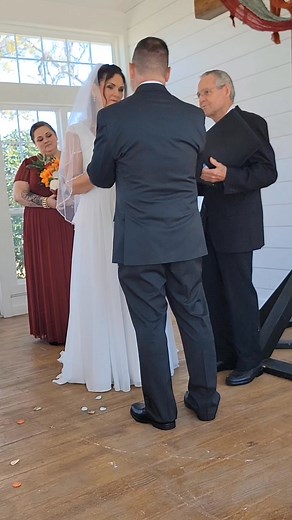 When the bride is an inch taller 😉. Great wedding, you guys! | Cheryl Petty
