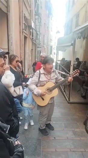 Uno de los mejores Artistas en la Ciudad de Genova Roed Roza