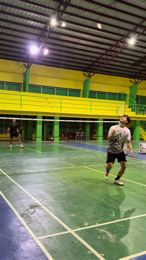 Mastering the Backhand Shot in Badminton